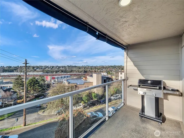 $569,999 | 2221 Gilman Drive West, Unit 205, Seattle, WA 98119