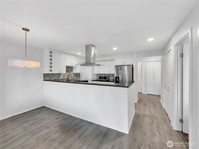 $569,999 | 2221 Gilman Drive West, Unit 205, Seattle, WA 98119