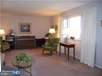 3230 Hayes Road Norristown, PA 19403 - Photo 2 of 12 Living Room