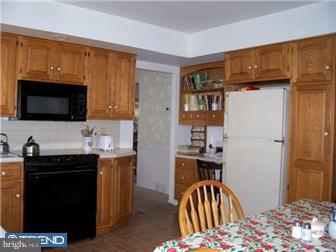 3230 Hayes Road Norristown, PA 19403 - Photo 6 of 12 Kitchen
