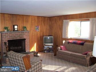 3230 Hayes Road Norristown, PA 19403 - Photo 7 of 12 Family Room