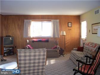 3230 Hayes Road Norristown, PA 19403 - Photo 8 of 12 Family Room