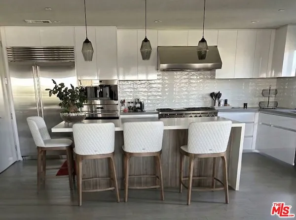 $24,000 | 17328 Tramonto Drive, Unit 206, Pacific Palisades, CA 90272