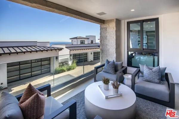 $24,000 | 17328 Tramonto Drive, Unit 206, Pacific Palisades, CA 90272