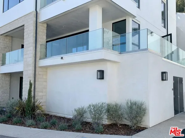 $24,000 | 17328 Tramonto Drive, Unit 206, Pacific Palisades, CA 90272