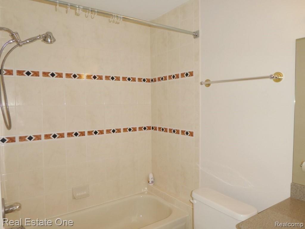 2660 Crooks Road Royal Oak, MI 48073 - Photo 28 of 33