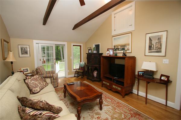 91 Maple Street Scituate, MA 02066 - Photo 4 of 19 Gallery Image 4