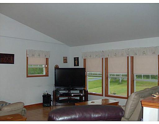 180 Smith Road Hermon, ME 04401 - Photo 5 of 21 Living Room.