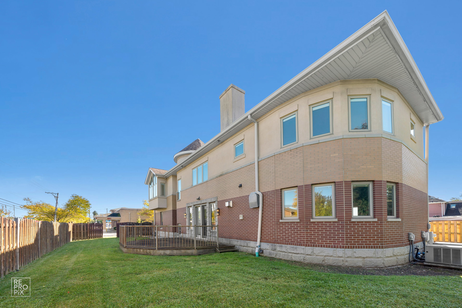 916 Elmdale Road Glenview, IL 60025 - Photo 20 of 20 a front view of a house with a yard