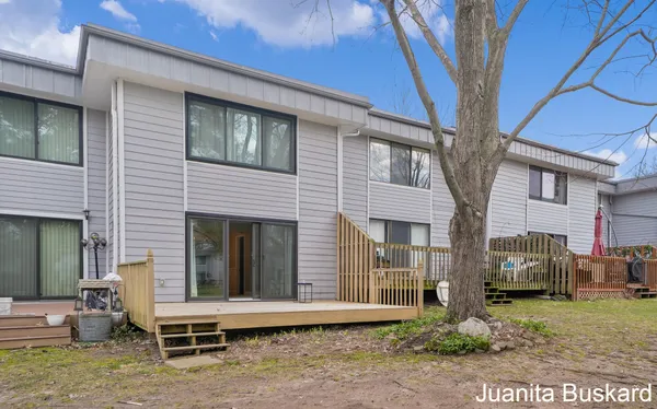 $240,000 | 4106 North Norway Street Southeast, Kentwood, MI 49546