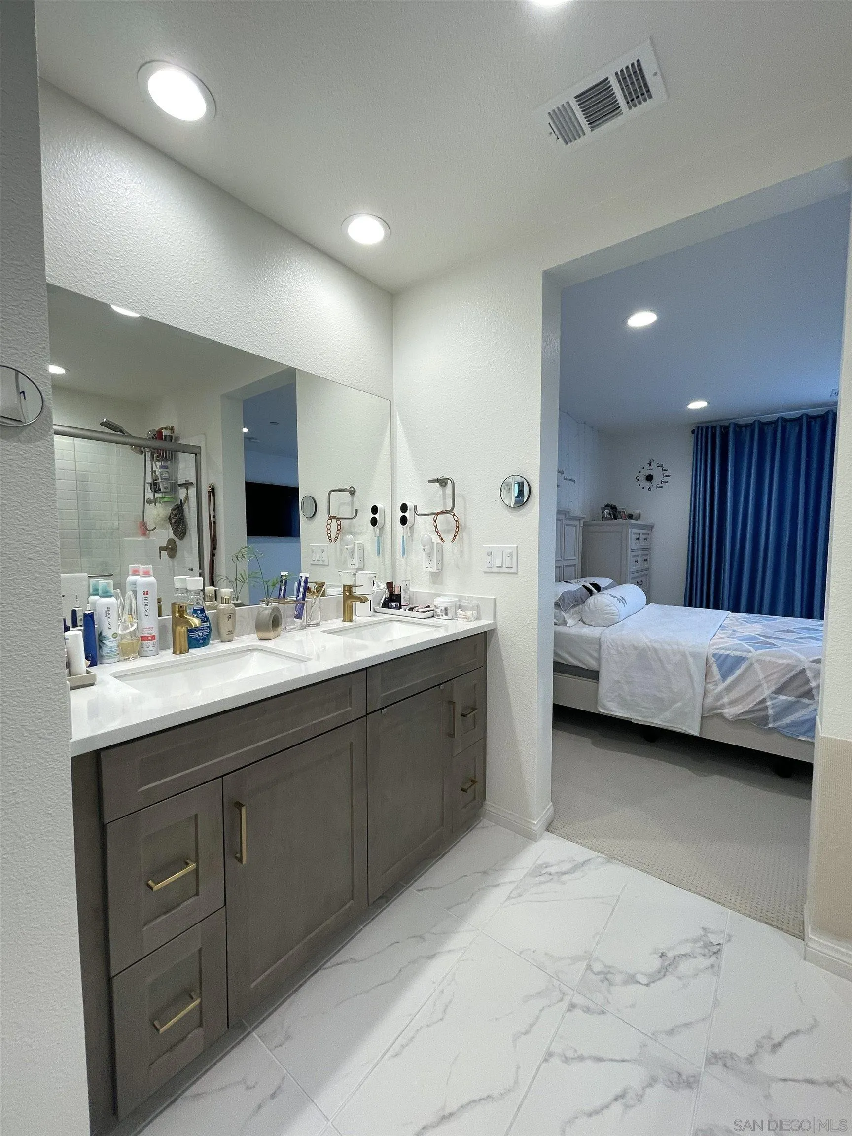 2708 Juniper Berry Street Spring Valley, CA 91977 - Photo 11 of 39 a en suite bathroom with a double vanity sink and a mirror