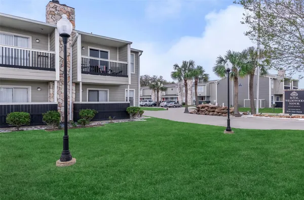a building view with outdoor space