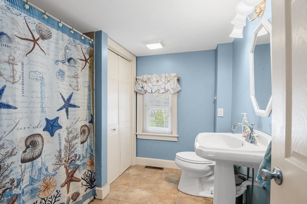 231 West Main Street Georgetown, MA 01833 - Photo 19 of 29