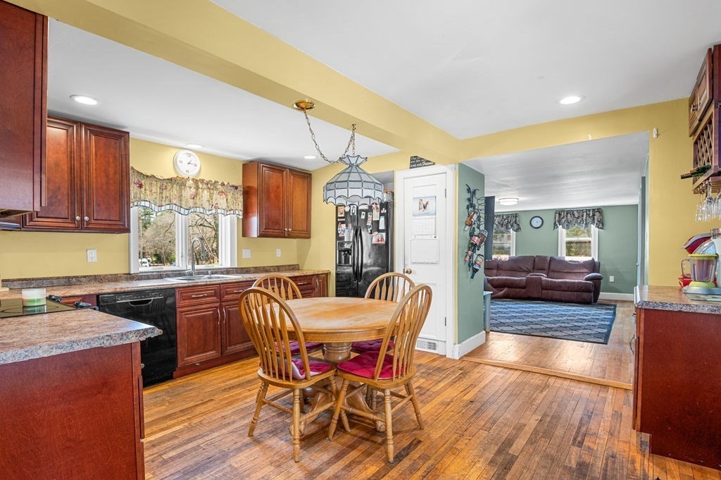 231 West Main Street Georgetown, MA 01833 - Photo 4 of 29