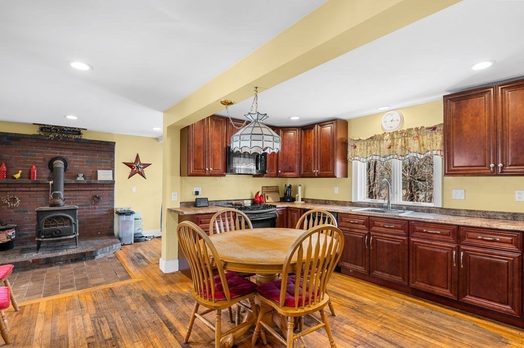 231 West Main Street Georgetown, MA 01833 - Photo 6 of 29