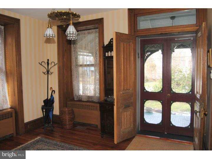 18 Derwen Road Bala Cynwyd, PA 19004 - Photo 3 of 22 Foyer