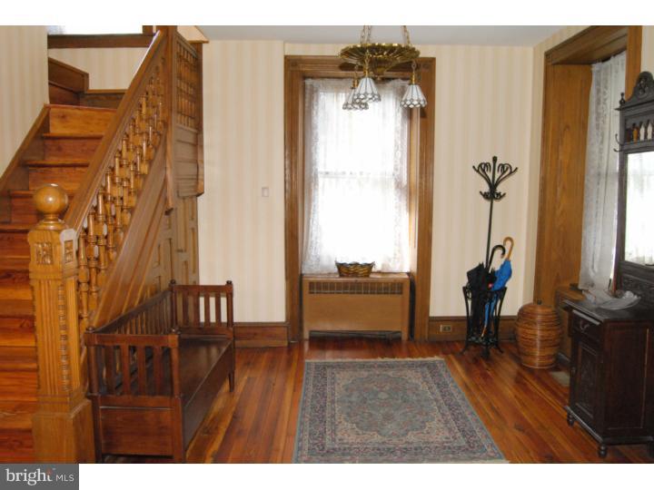 18 Derwen Road Bala Cynwyd, PA 19004 - Photo 4 of 22 Foyer