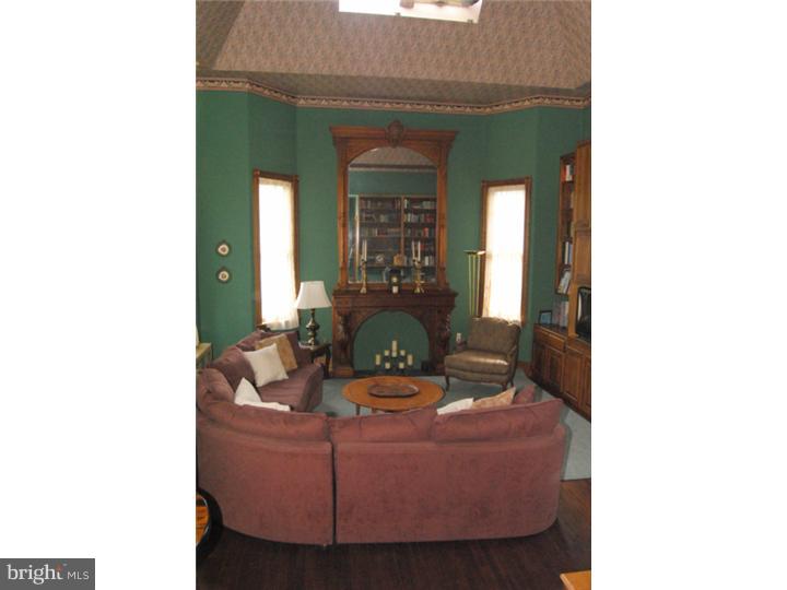 18 Derwen Road Bala Cynwyd, PA 19004 - Photo 10 of 22 Family Room
