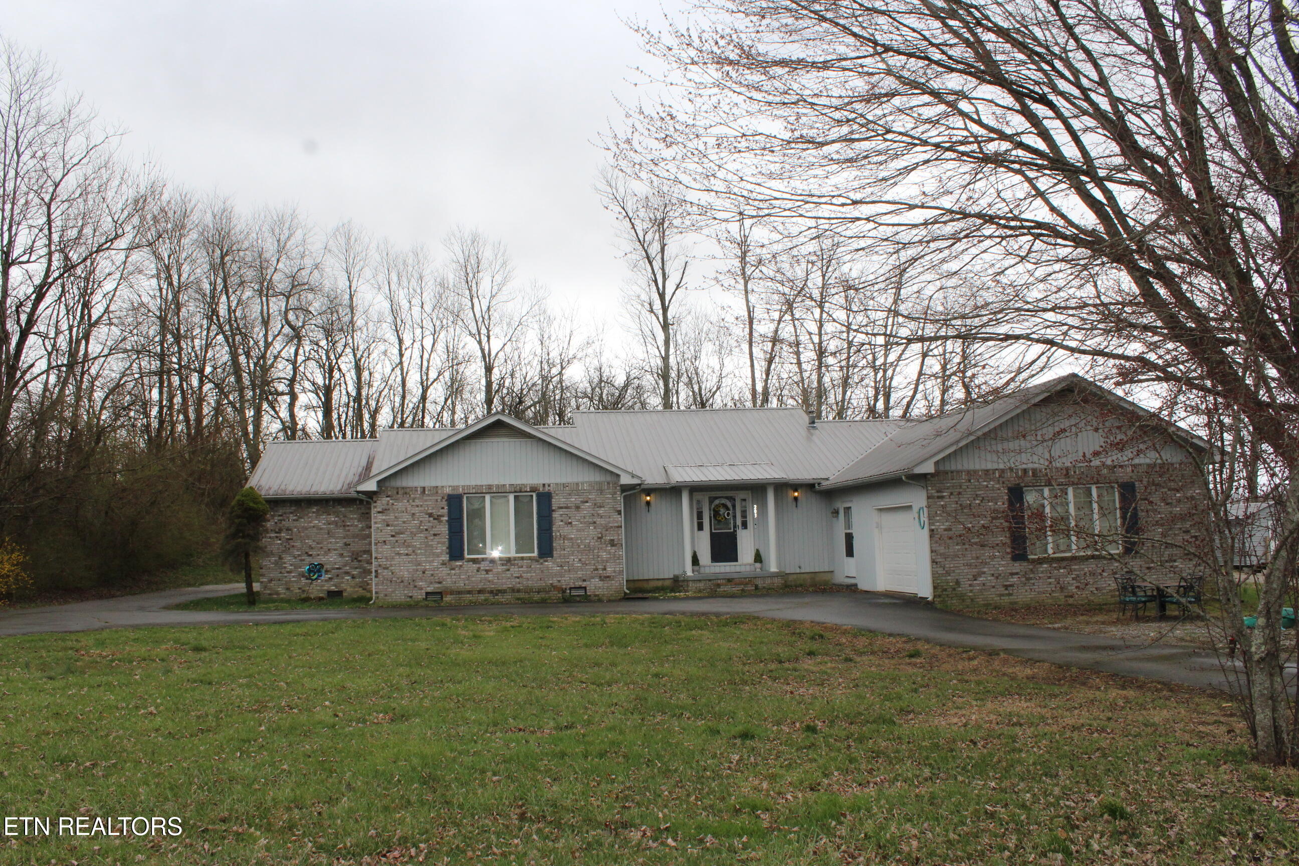 203 Rugby Avenue Jamestown, TN 38556 - Photo 1 of 42 IMG_0207
