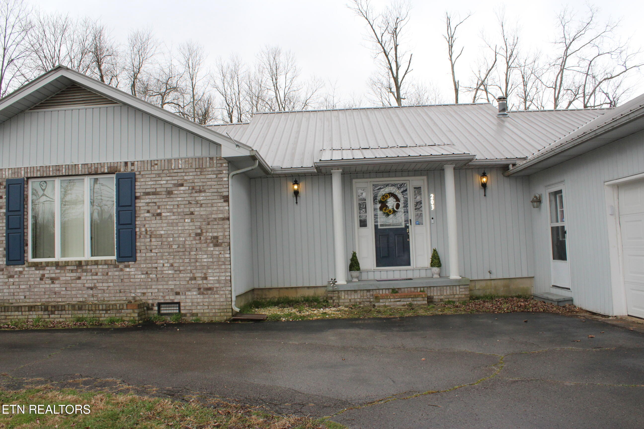 203 Rugby Avenue Jamestown, TN 38556 - Photo 2 of 42 IMG_0208