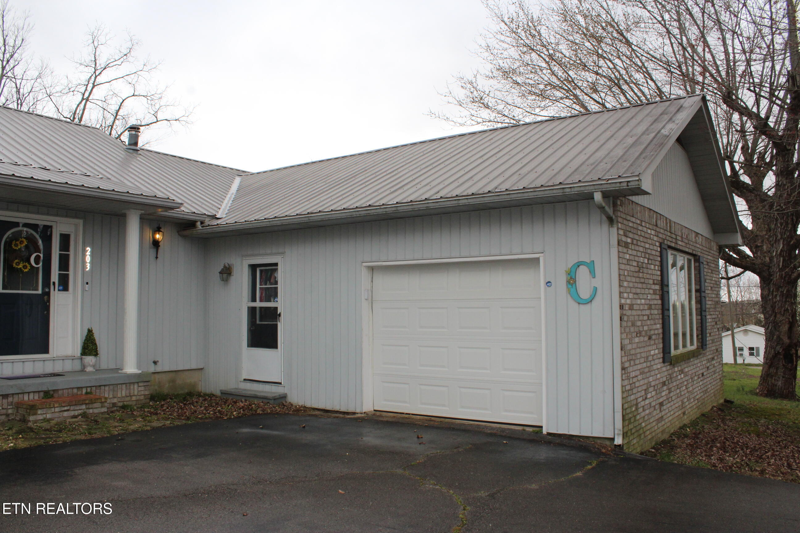 203 Rugby Avenue Jamestown, TN 38556 - Photo 3 of 42 IMG_0209