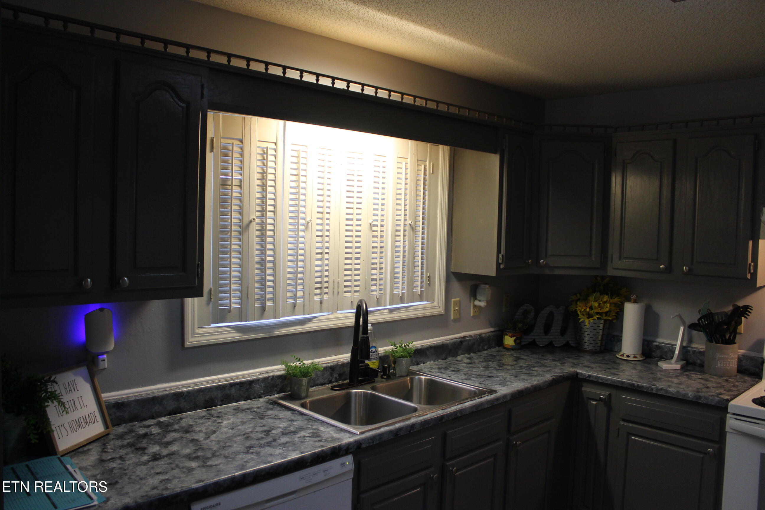 203 Rugby Avenue Jamestown, TN 38556 - Photo 35 of 42 IMG_0241