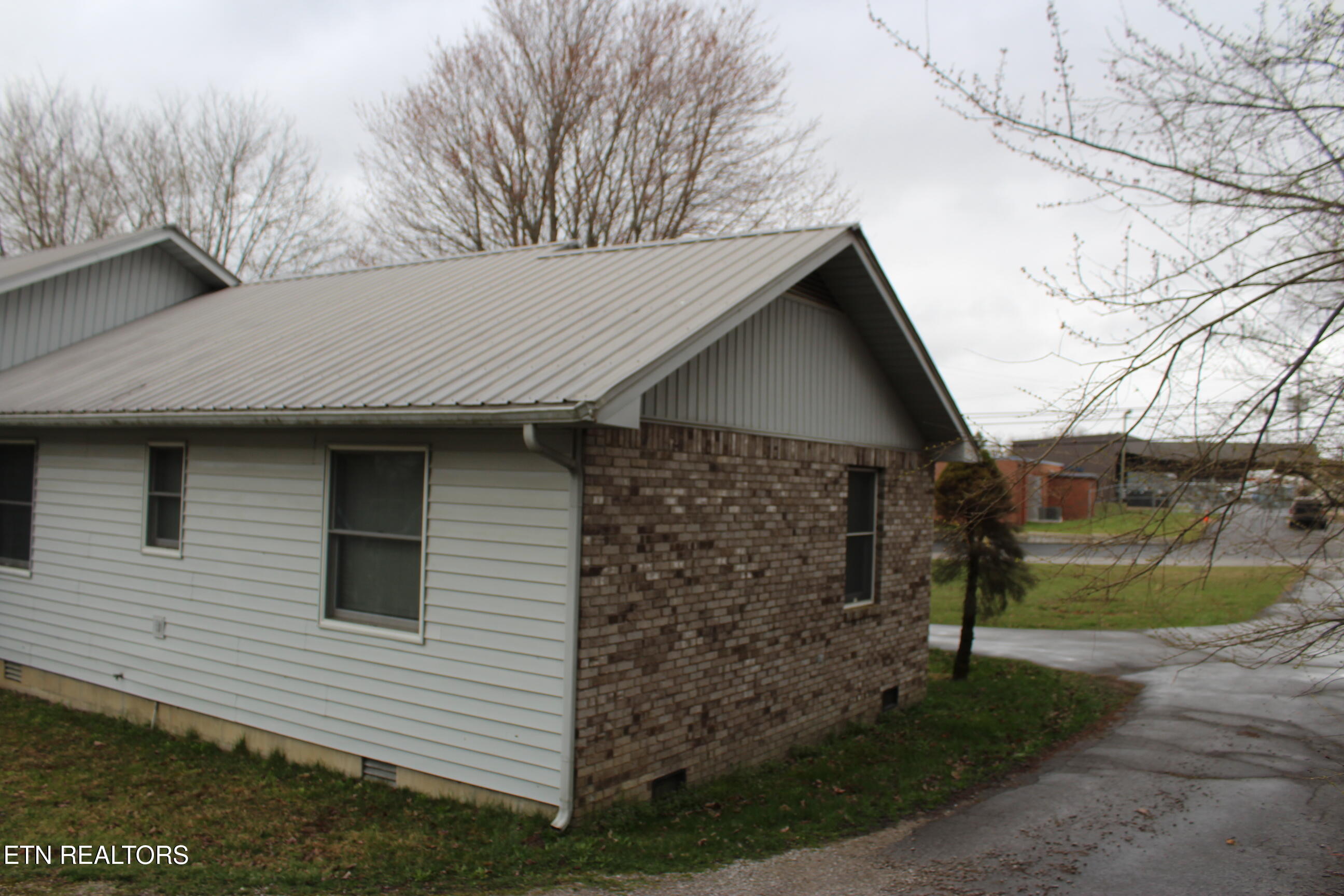 203 Rugby Avenue Jamestown, TN 38556 - Photo 5 of 42 IMG_0211