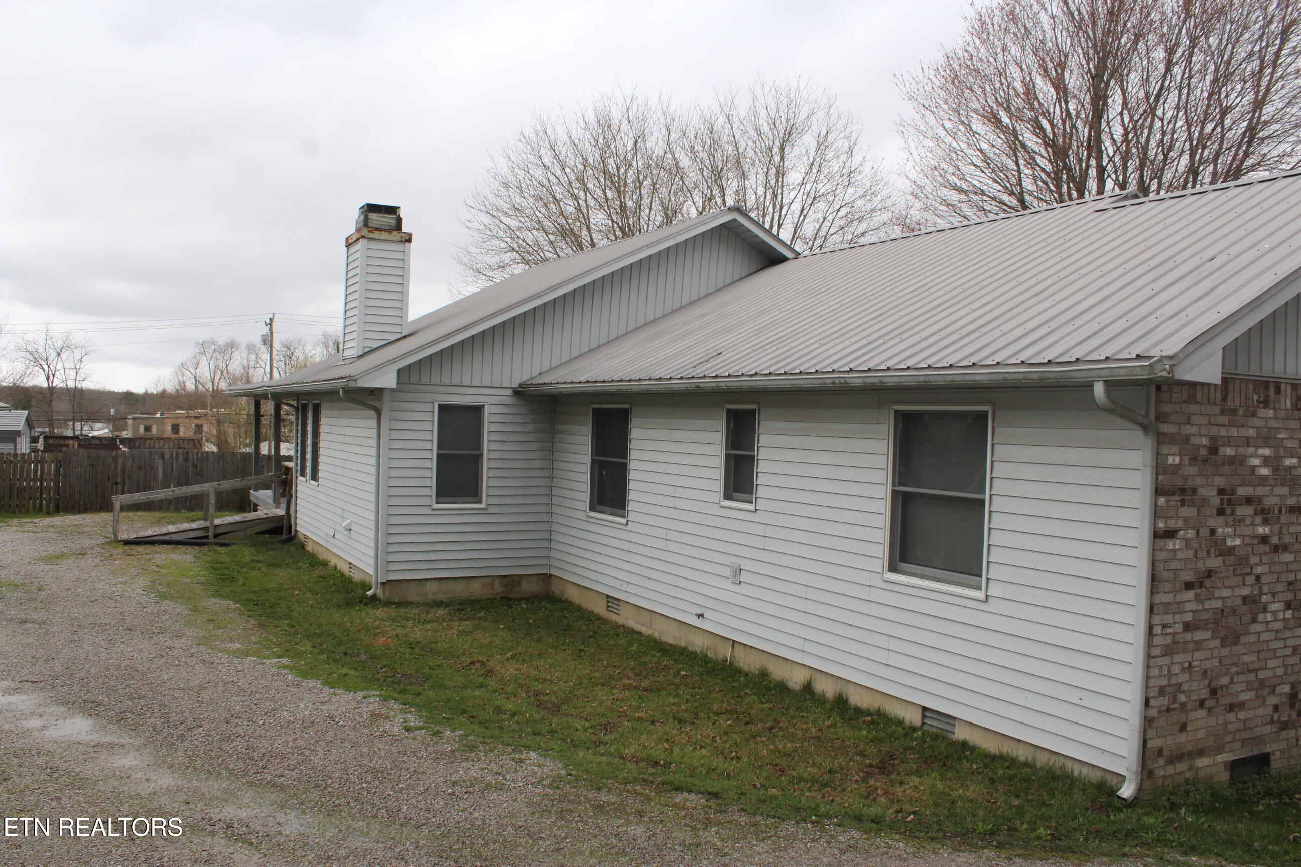 203 Rugby Avenue Jamestown, TN 38556 - Photo 6 of 42 IMG_0212