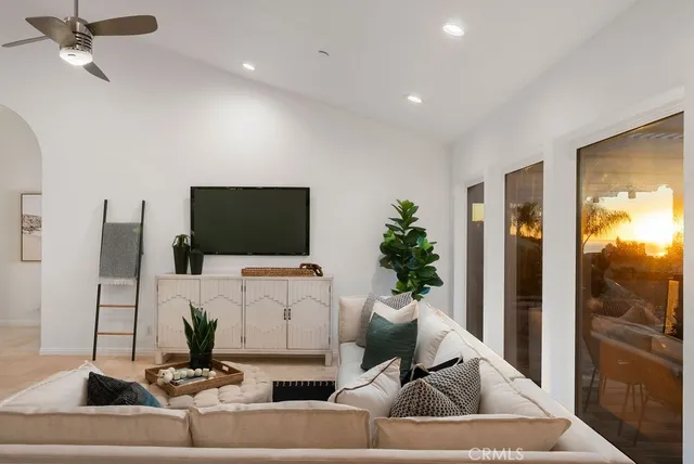 $3,150,000 | 703 Avenida Presidio, San Clemente, CA 92672