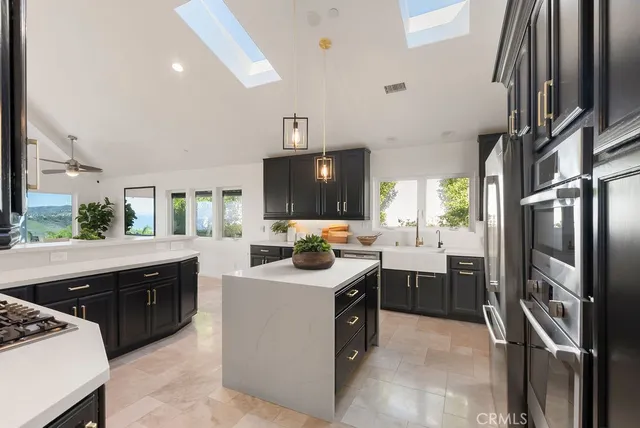 $3,150,000 | 703 Avenida Presidio, San Clemente, CA 92672