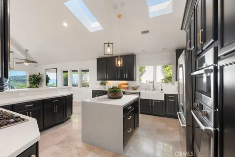$3,150,000 | 703 Avenida Presidio, San Clemente, CA 92672