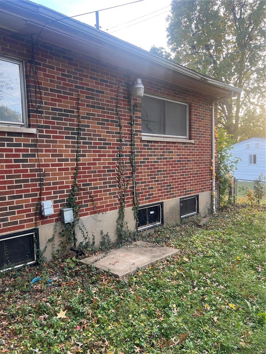 1815 Lanecourt Drive St. Louis, MO 63136 - Photo 2 of 20