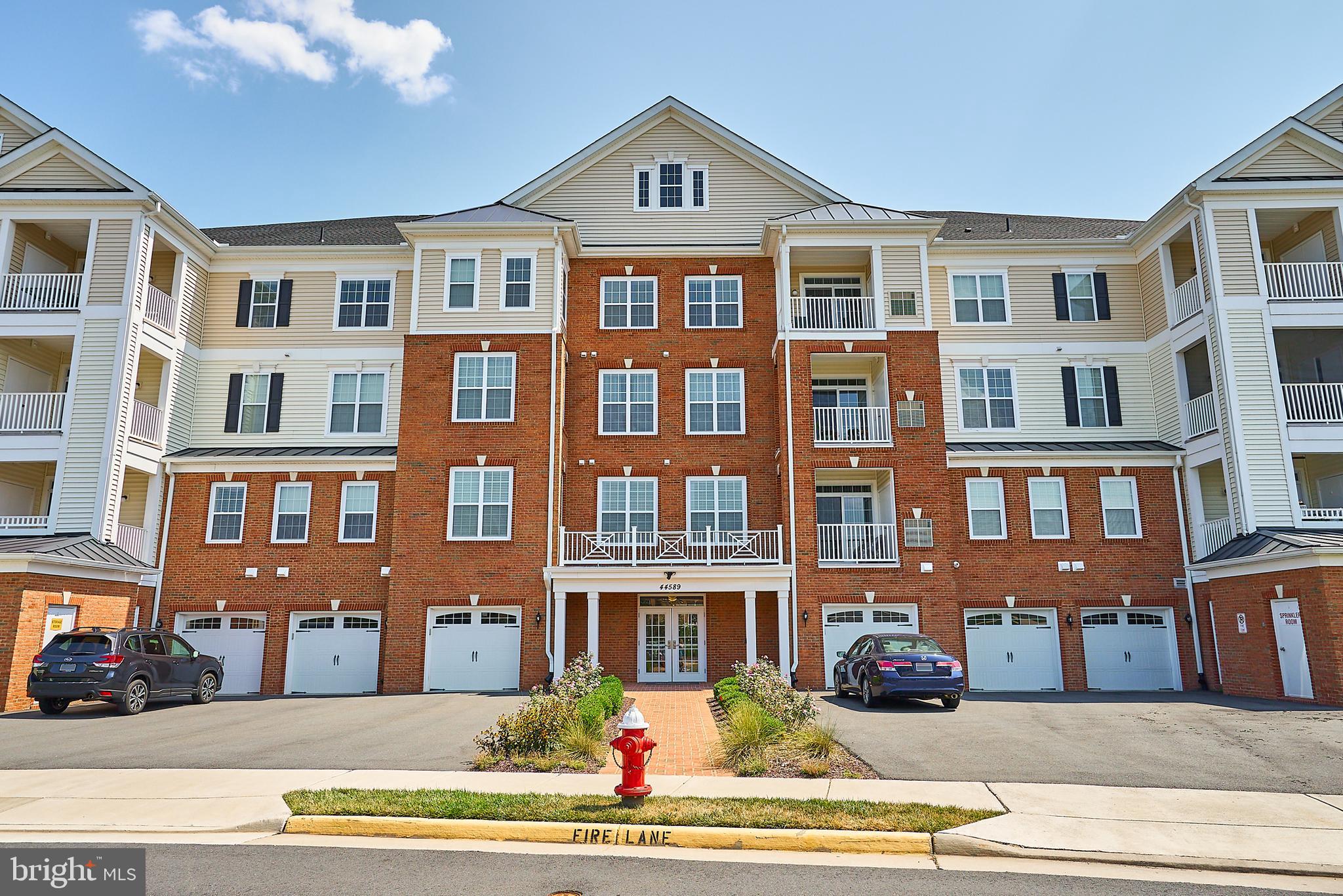 Welcome home to 44589 York Crest Terrace #206!