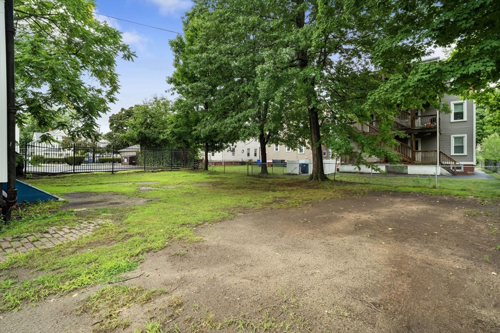 19 Suffolk Street Springfield, MA 01109 - Photo 25 of 27
