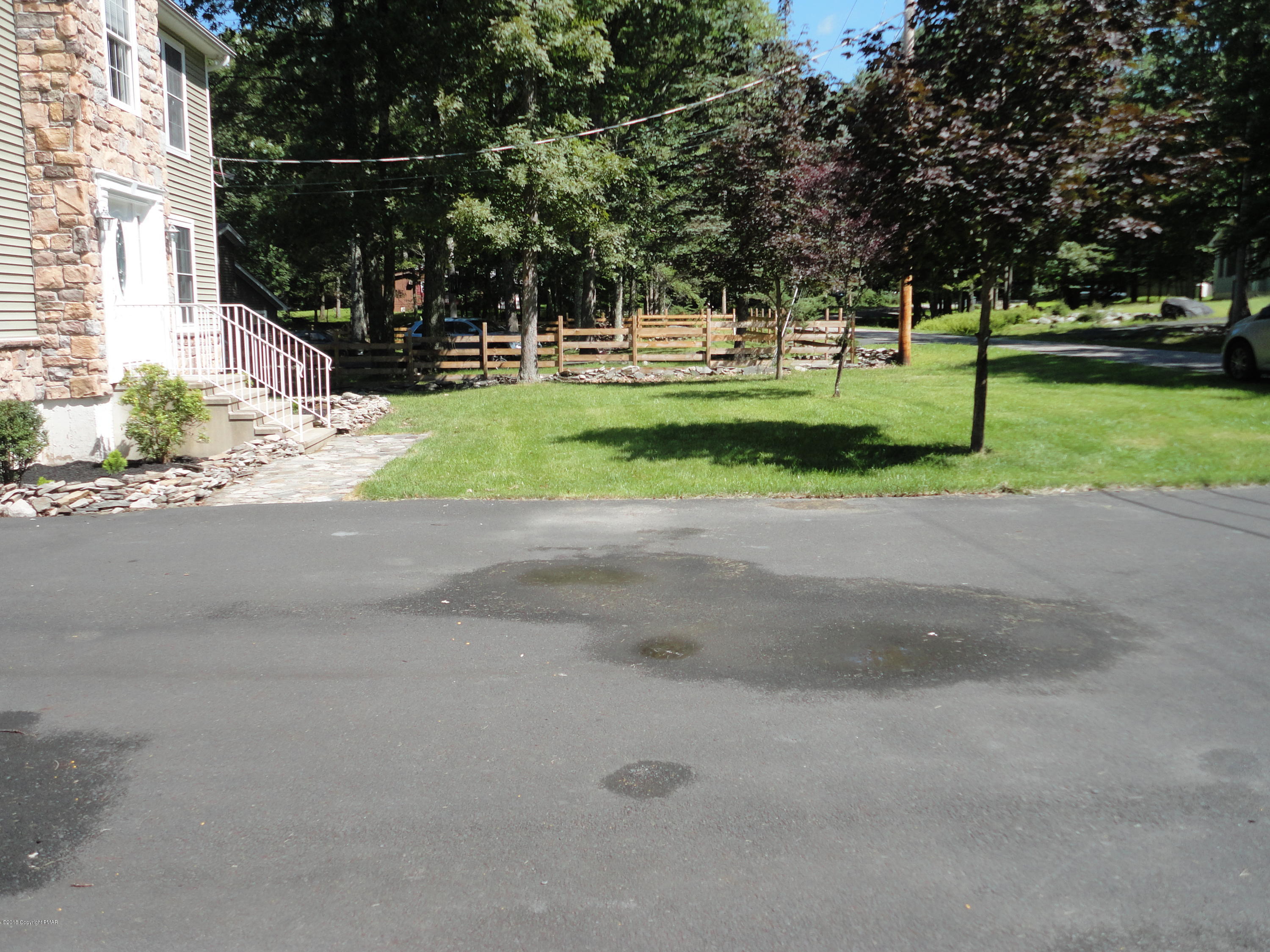 128 Gap View Circle Bushkill, PA 18324 - Photo 36 of 39 Front yard