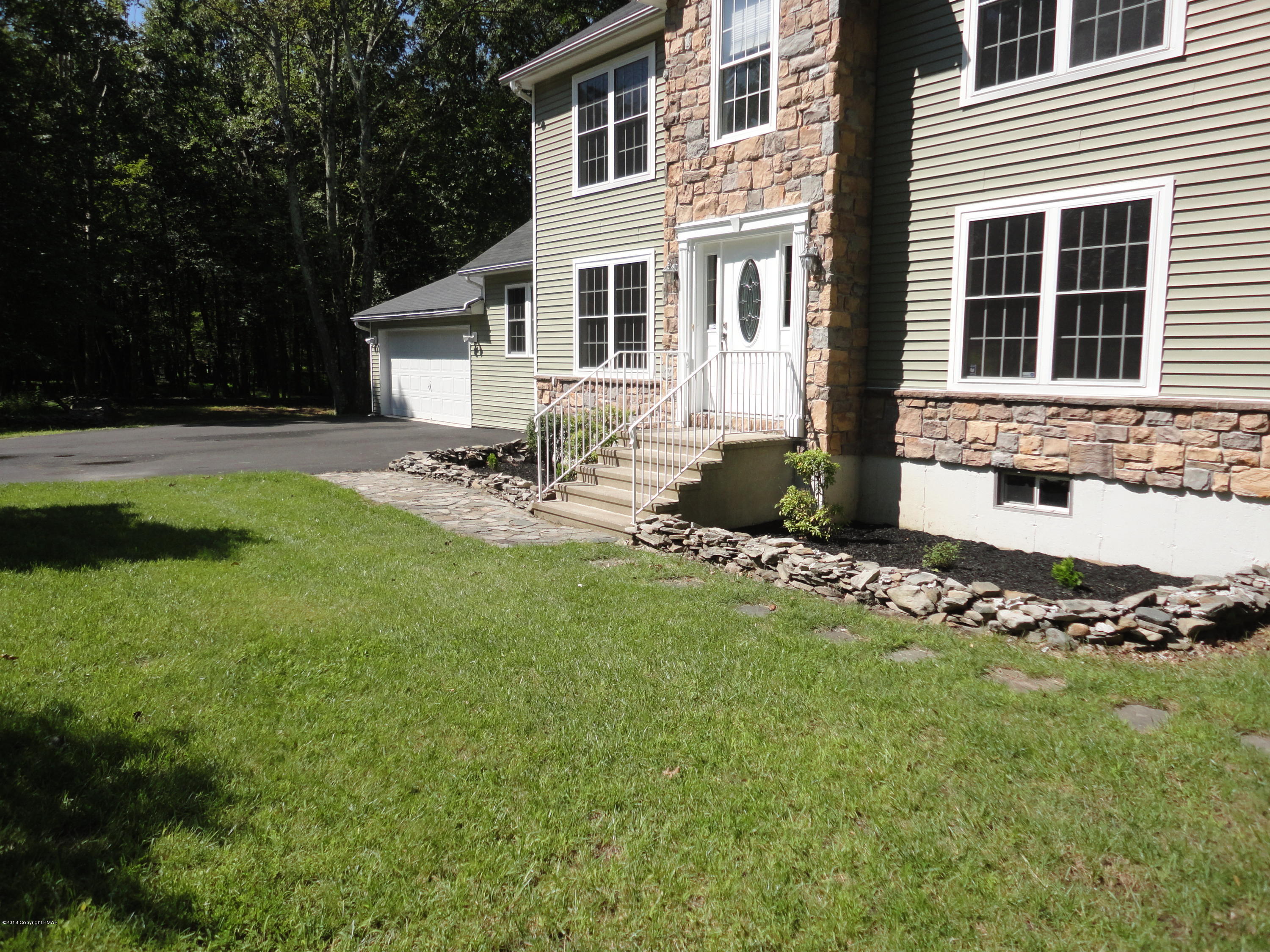 128 Gap View Circle Bushkill, PA 18324 - Photo 37 of 39 Landscaping