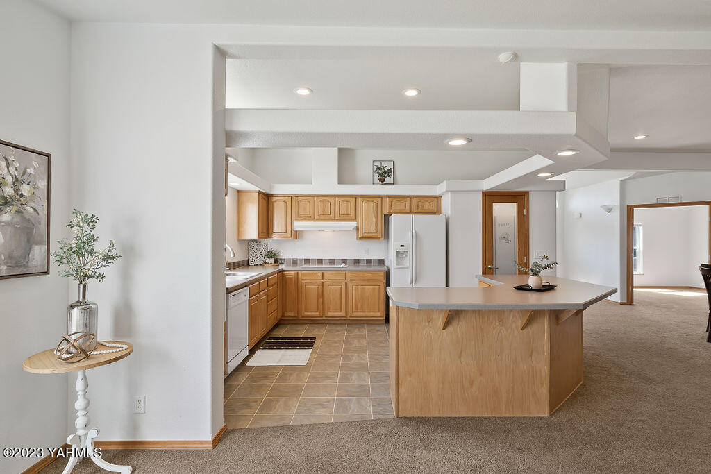 1305 Faucher Road Moxee, WA 98936 - Photo 15 of 40 a open kitchen with stainless steel appliances kitchen island a large counter top and sink