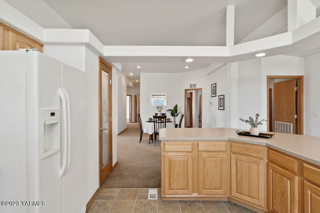 1305 Faucher Road Moxee, WA 98936 - Photo 17 of 40 a view of a hallway with dining table and chairs