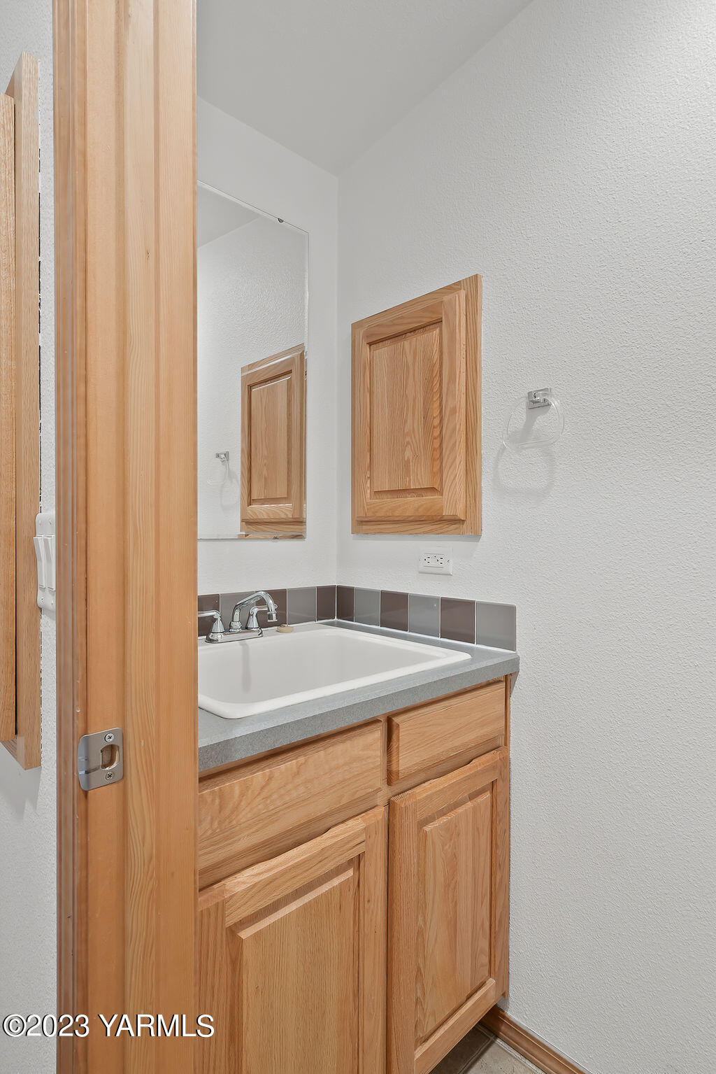 1305 Faucher Road Moxee, WA 98936 - Photo 28 of 40 a bathroom with a sink and a mirror