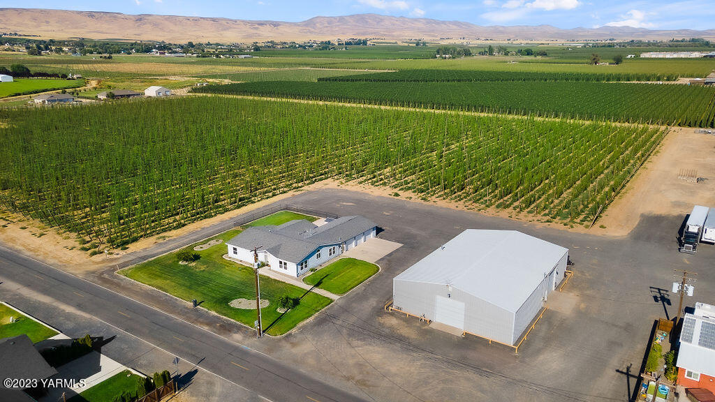 1305 Faucher Road Moxee, WA 98936 - Photo 38 of 40 an aerial view of a house with a garden and lake view