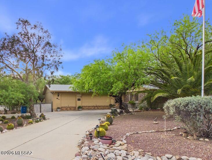 4251 North Wolford Road Tucson, AZ 85749 - Photo 3 of 36