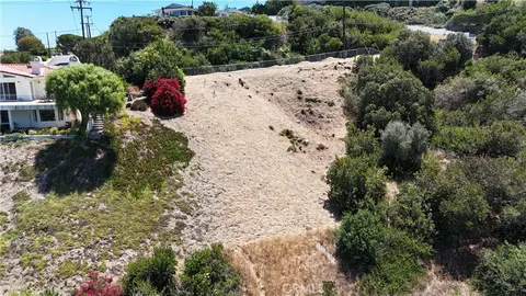 a view of a backyard of the house