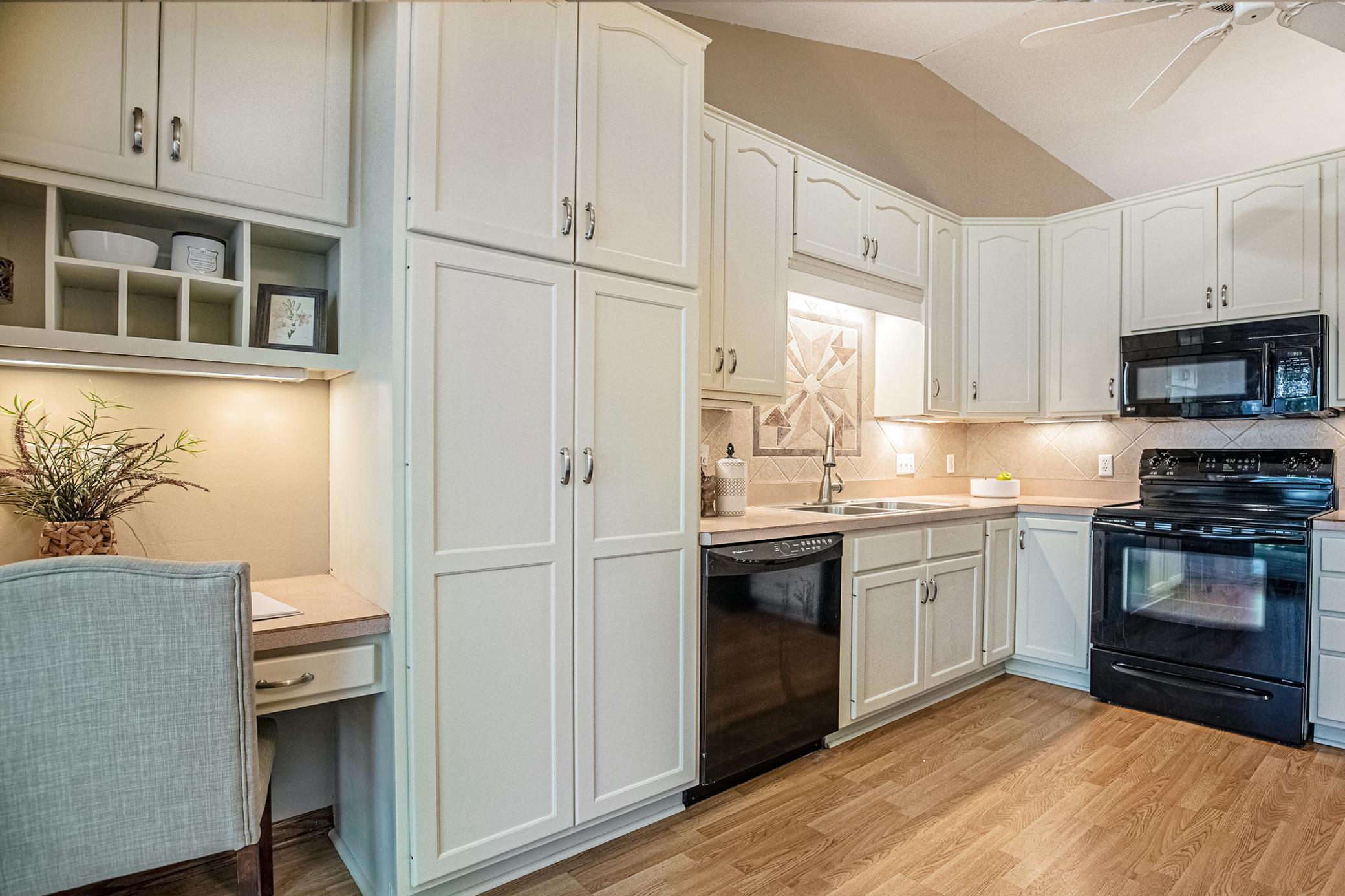 8475 Rice Lake Road Maple Grove, MN 55369 - Photo 3 of 32 Gallery Image 3