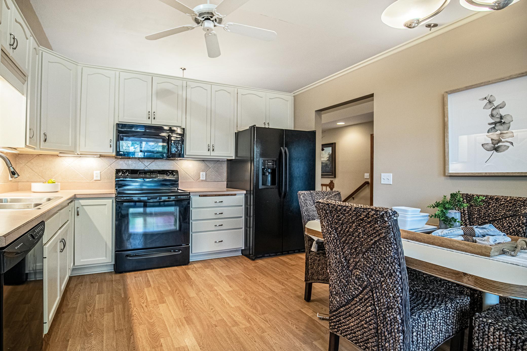 8475 Rice Lake Road Maple Grove, MN 55369 - Photo 4 of 32 Gallery Image 4