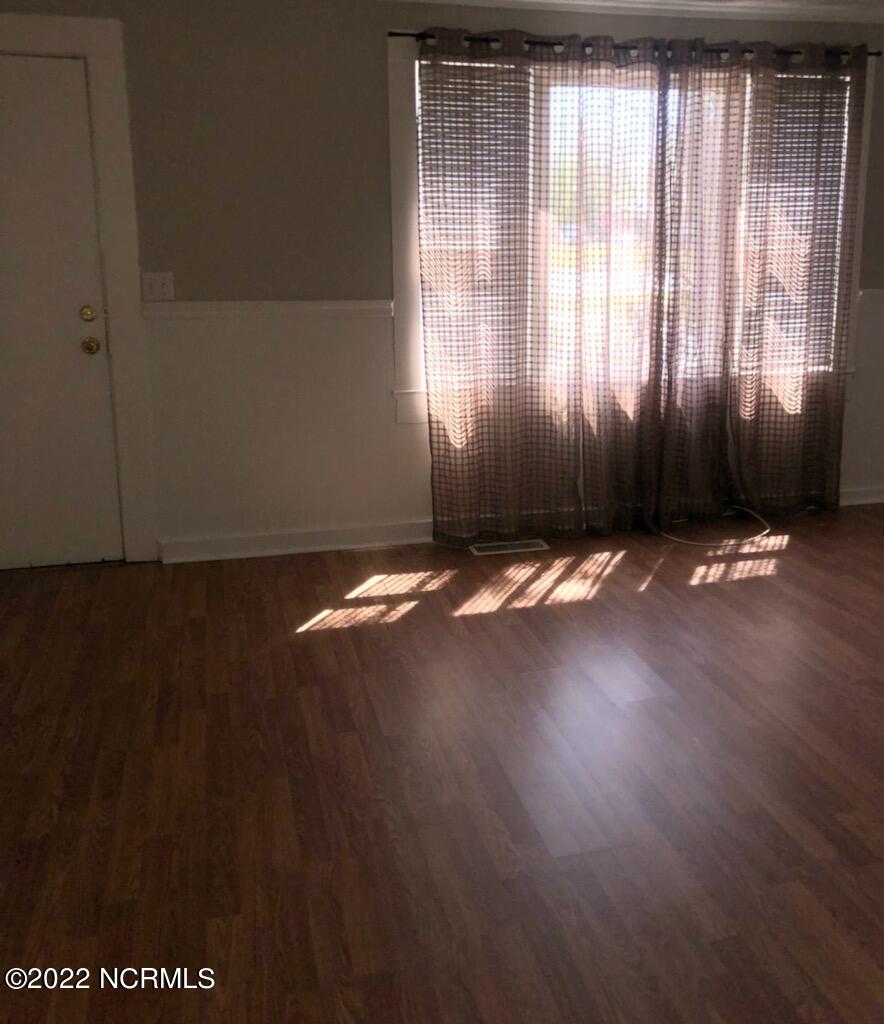 573 East Washington Street Rockingham, NC 28379 - Photo 7 of 18 573 E Washinton St Ext Living Room
