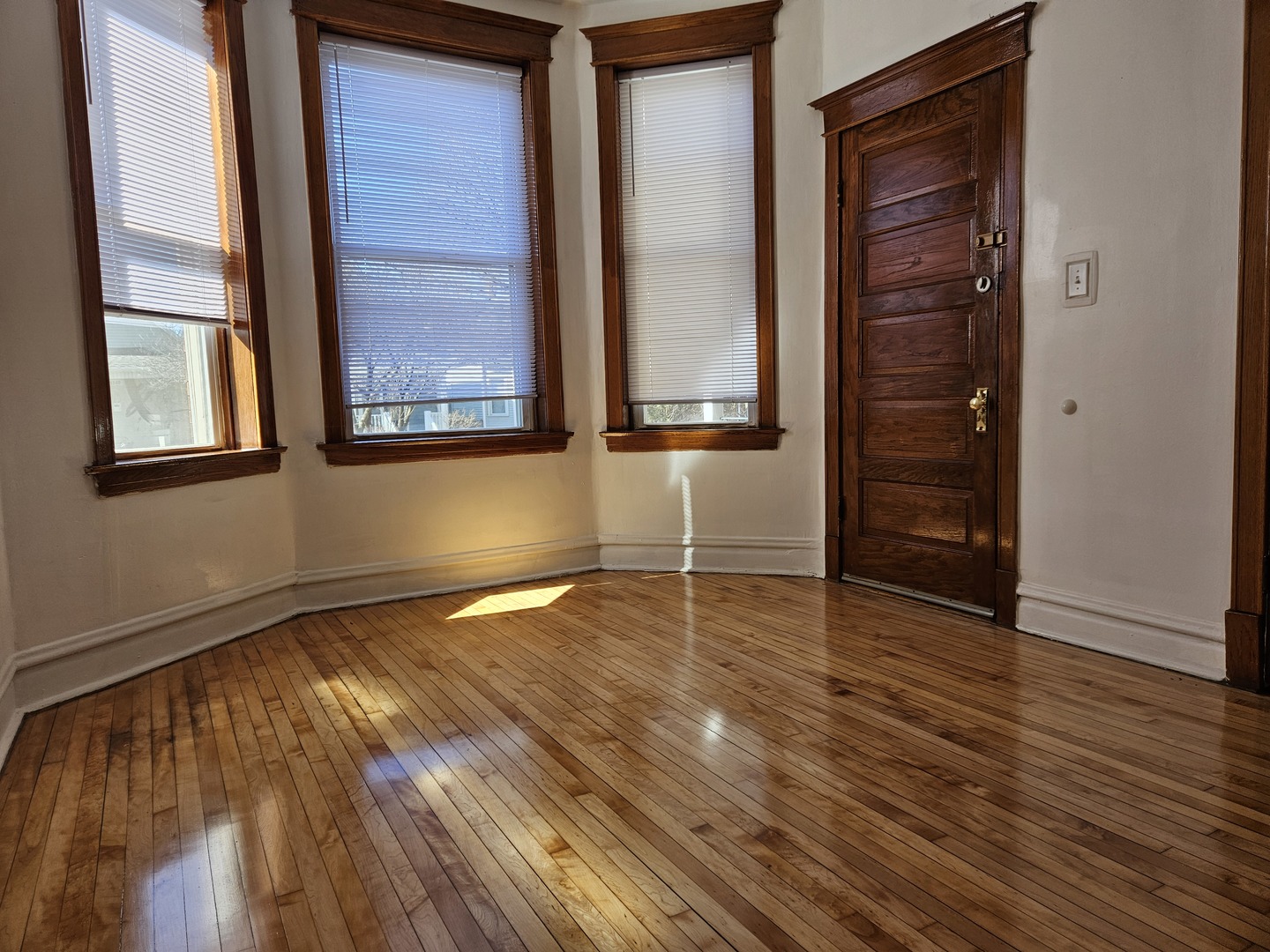4543 North Keystone Avenue, Unit 2 Chicago, IL 60630 - Photo 2 of 10