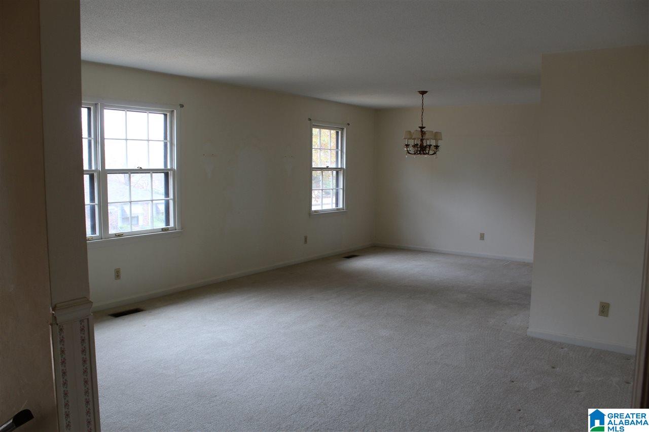 811 Woodridge Road Bessemer, AL 35022 - Photo 4 of 33