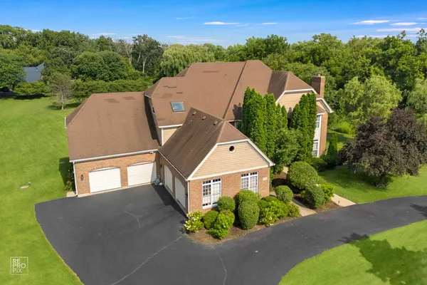 $739,900 | 6709 Oakwood Manor Drive, Crystal Lake, IL 60012