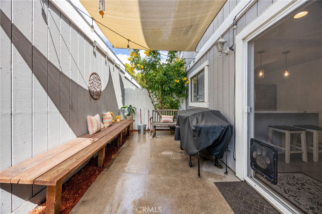 15251 Leffingwell Road, Unit 8 Whittier, CA 90604 - Photo 21 of 30 a sitting area with furniture and a potted plant