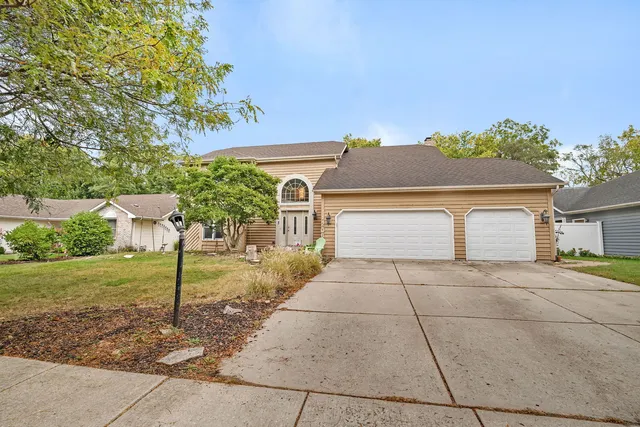 $369,900 | 1206 Pleasant Knoll Drive, Joliet, IL 60435